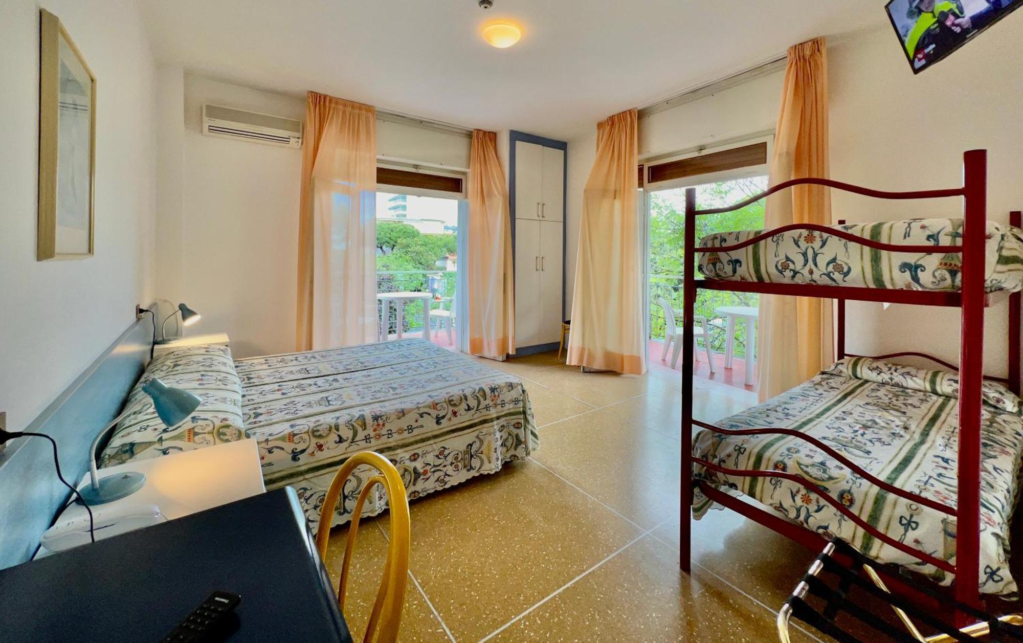 Hotel Myriam Линьяно-Саббьядоро Экстерьер фото