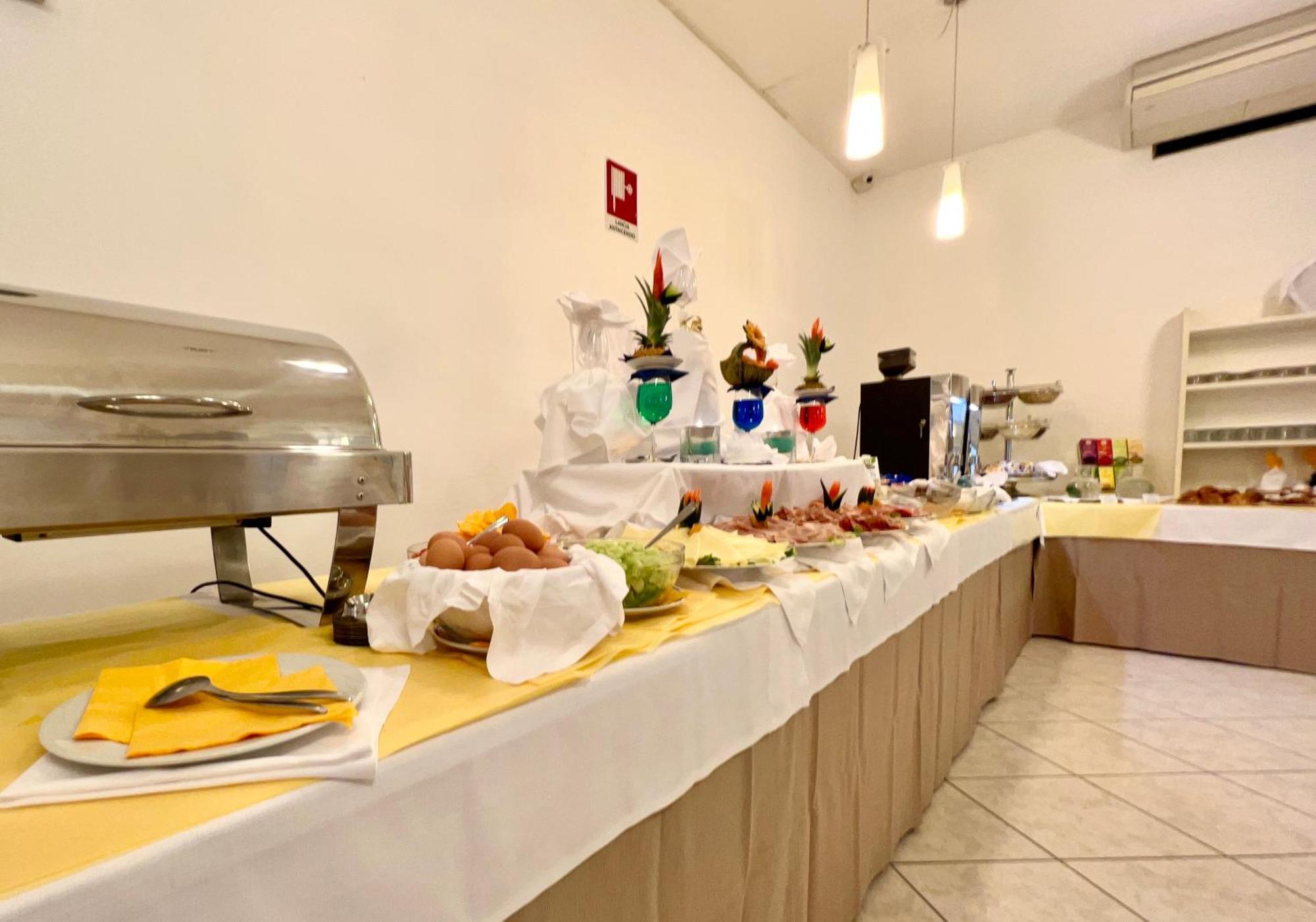 Hotel Myriam Линьяно-Саббьядоро Экстерьер фото